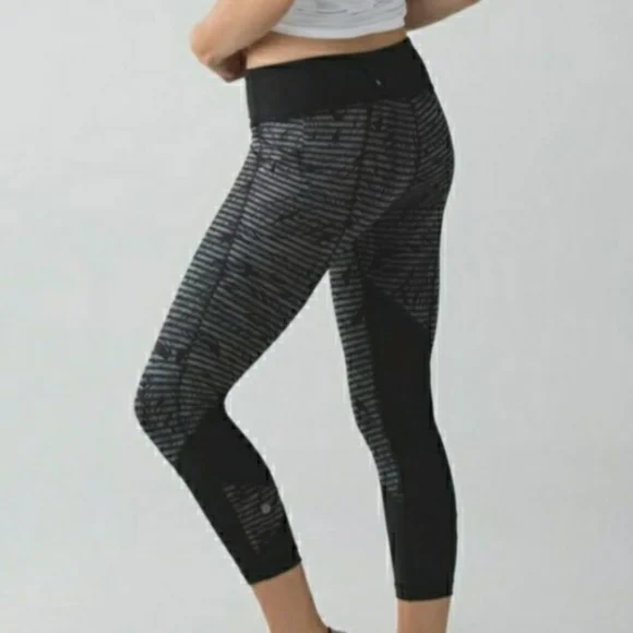 Lululemon Pace Rival Crop - Picture 2 of 5